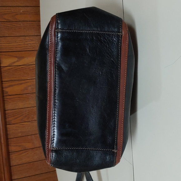 Piero Vintage Leather Crossbody Bag - Picture 10 of 16